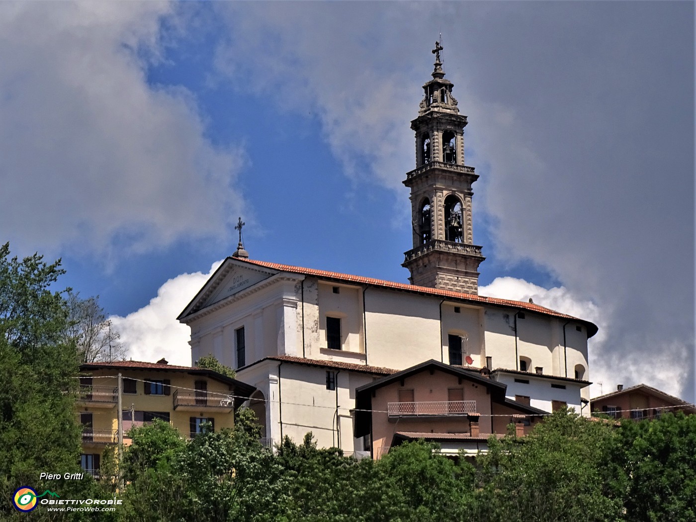 04 Chiesa di Costa Serina , zoomata da Ascensione.JPG